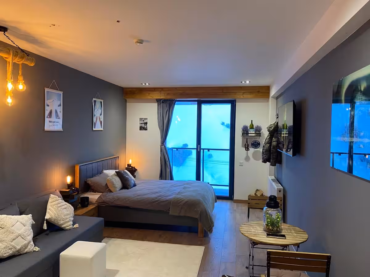 Studio Apartment, Block F4